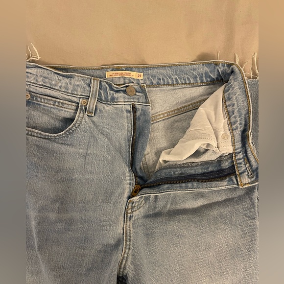 Light washed Levi’s jeans! (70s high slim straight) - Picture 3 of 6